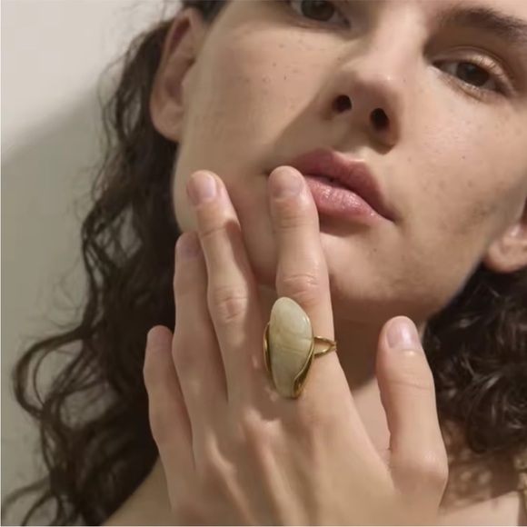 Seafoam Green Stone Gold Ring - Picture 5 of 5